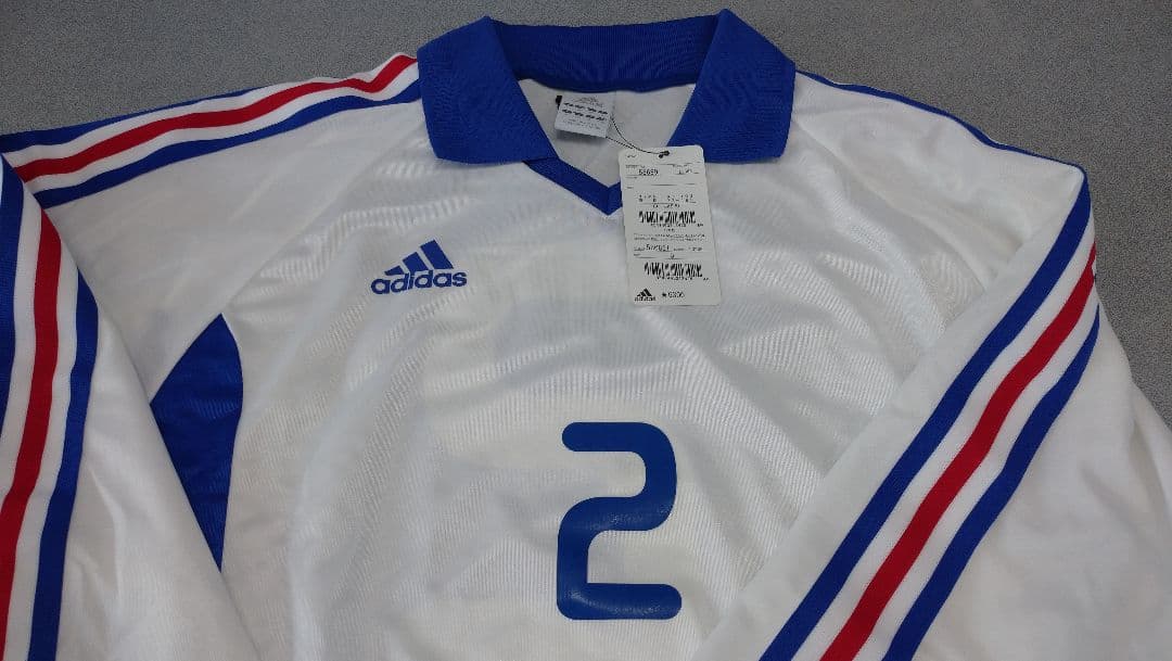 アディダスユニホーム白10枚 トリコロールライン 番号入り(2番～11番号)