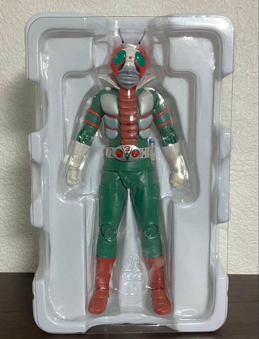仮面ライダーV3 帰ってきたウルトラマン　S.Hフィギュアーツ バンダイ
