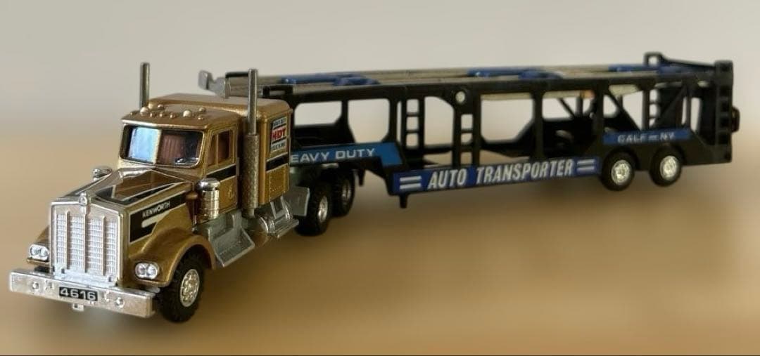 シンセイ爆走トラック群団、ケンウォースオートキャリア￼642