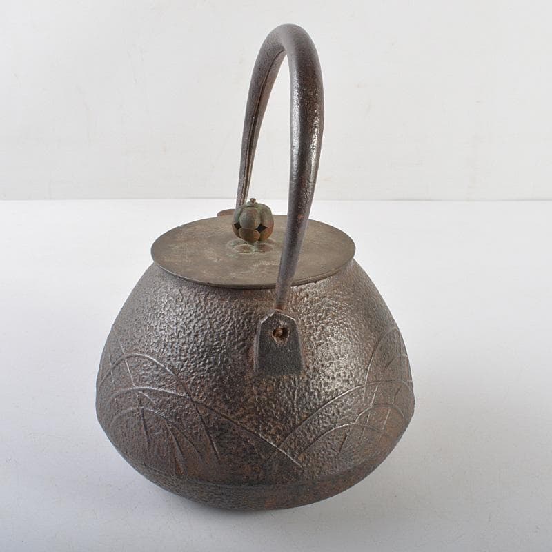 煎茶道具　龍文堂造　宝珠形秋草文　銅蓋　鉄瓶　鉄壷　D　R6027