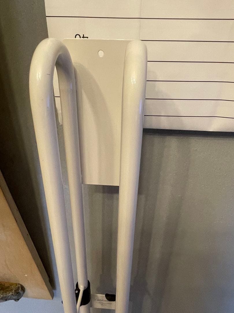 サイクルロッカー（CycleLocker）室内縦置きスタンド　白　CS-650