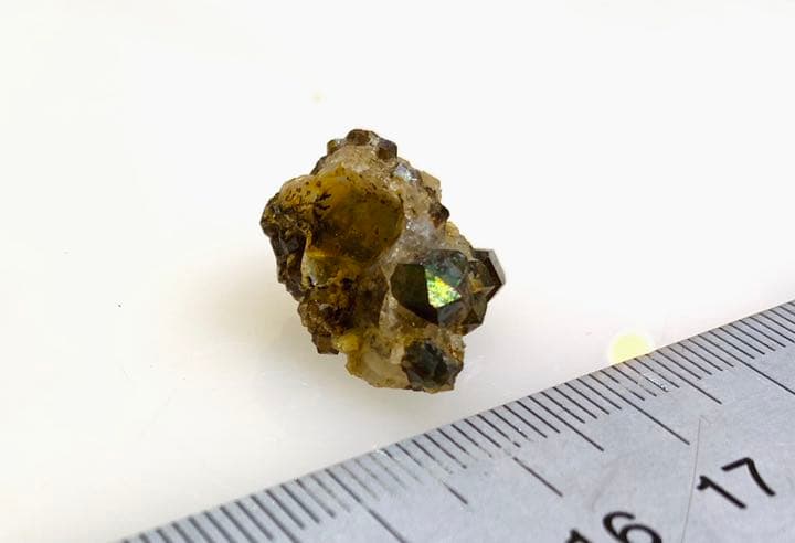 国産鉱物 レインボーガーネット 石英母岩付 採集品 コレクション放出