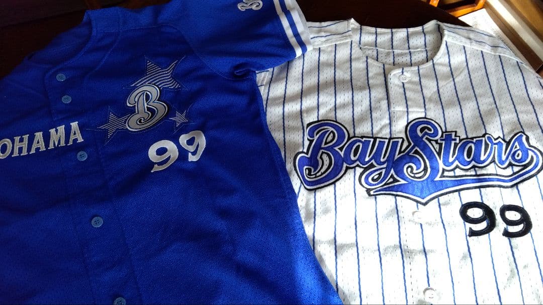 ベイスターズ ユニフォーム 99 佐々木（サイン入り） ブラッグス（サインなし）