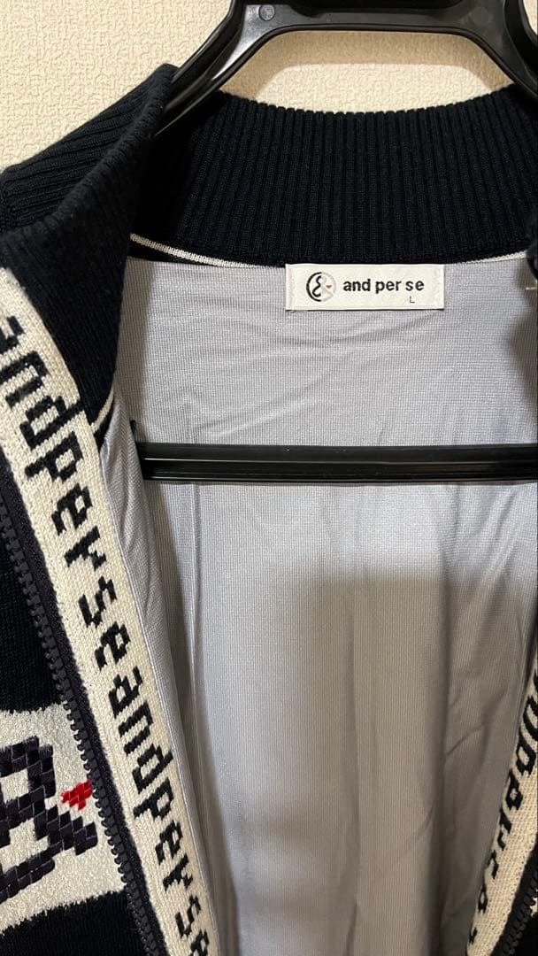 【美品】アンパスィ　ジッパー付きニット