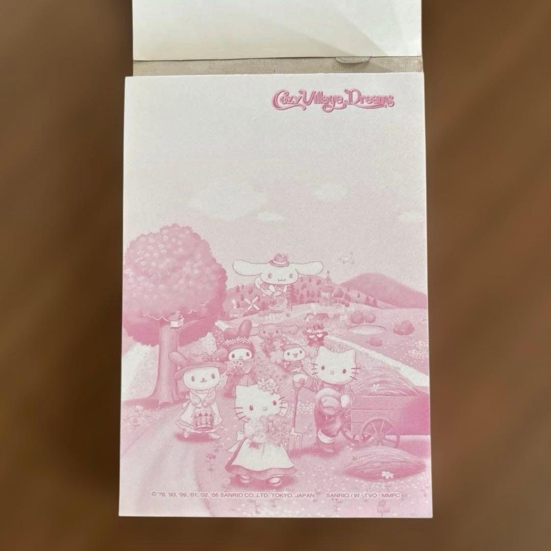 【激レア】ハローキティ　シナモロール　コージー・ビレッジ・ドリームズ メモ帳