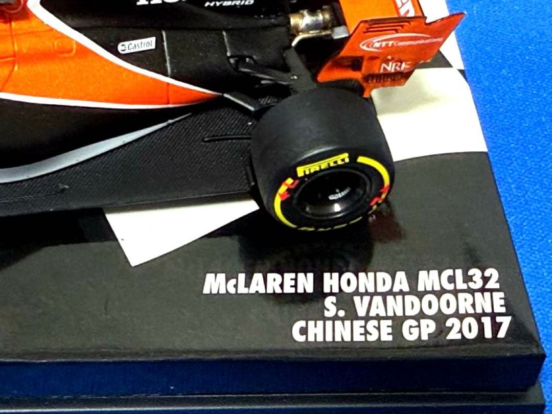 ミニチャンプス マクラーレン・ホンダMCL32 ストフェル・バンドーン