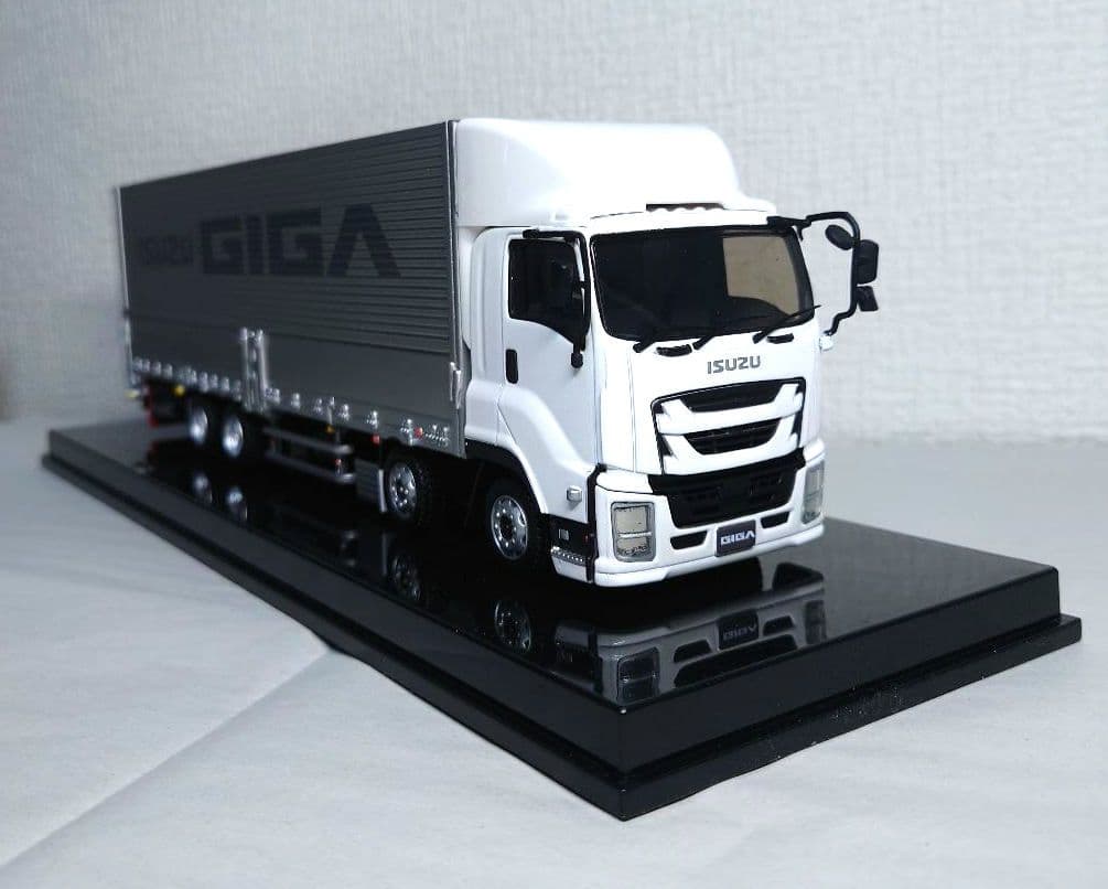 いすゞギガ 1/43スケール　ミニカー　訳あり加工品