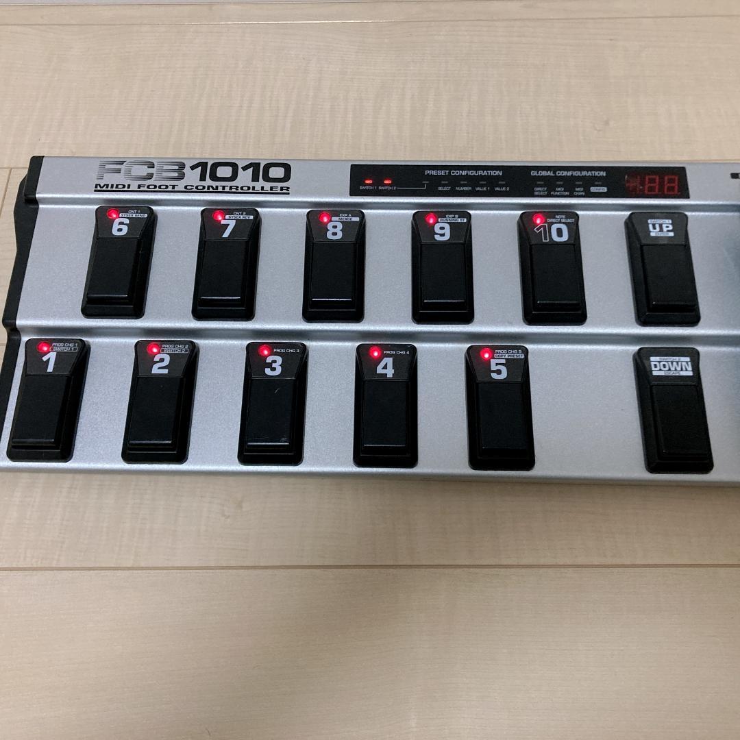 BEHRINGER FCB1010 ペダル搭載MIDIフットコントローラー