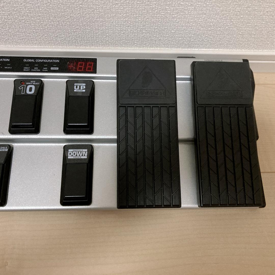 BEHRINGER FCB1010 ペダル搭載MIDIフットコントローラー