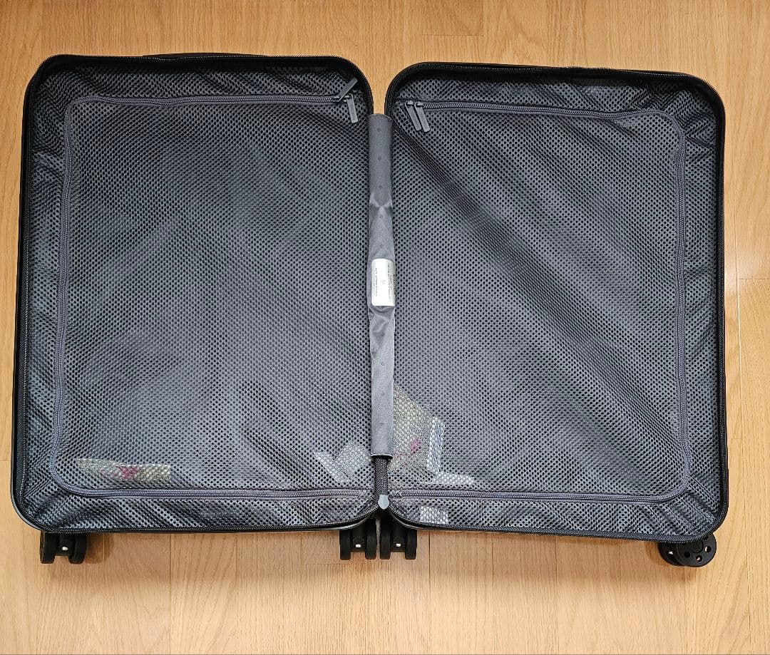 ☆ リモワ エッセンシャルライト キャビンS 31L グロスブルー 新品同様品