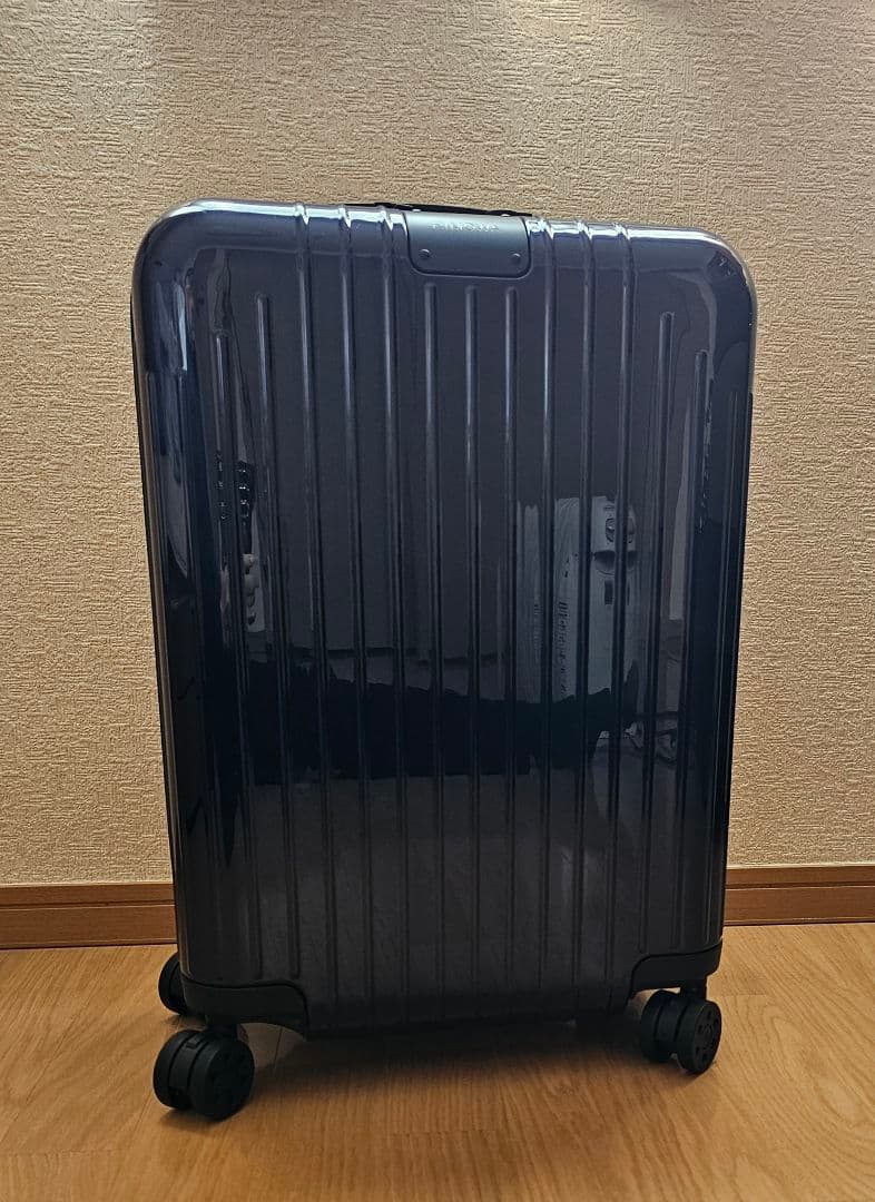 ☆ リモワ エッセンシャルライト キャビンS 31L グロスブルー 新品同様品