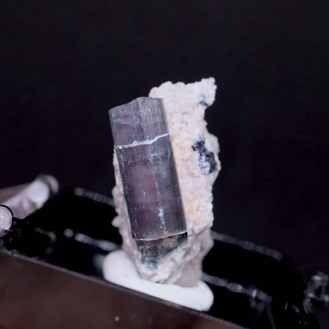 ブルー トルマリン 母岩付き 電気石 4.7g T639 鉱物　天然石　原石