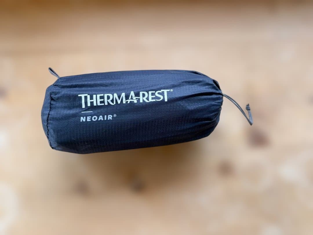 THERMAREST： Neo Air X ライト（マットレス、修理キット付き）