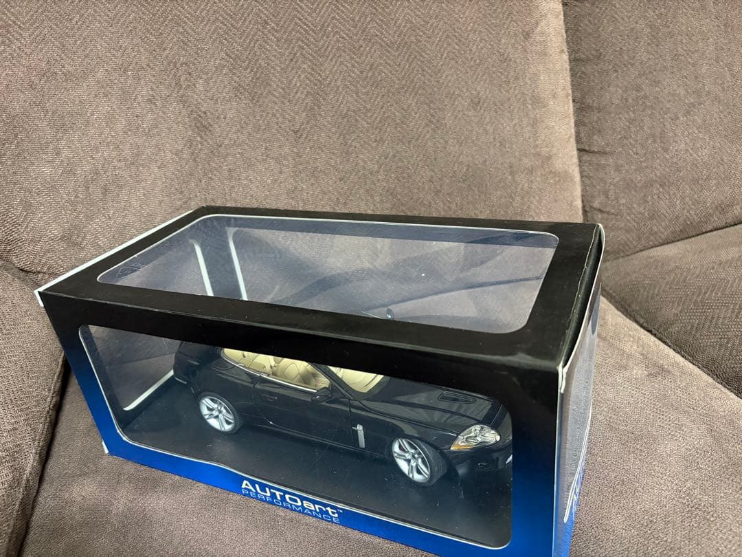 AUTOart Jaguar XKR 1/18 ミニカー