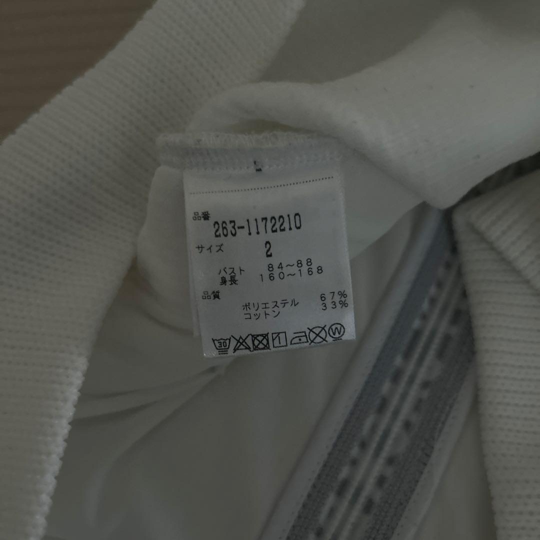 ホワイト/ブラック ジッパー付きセーター