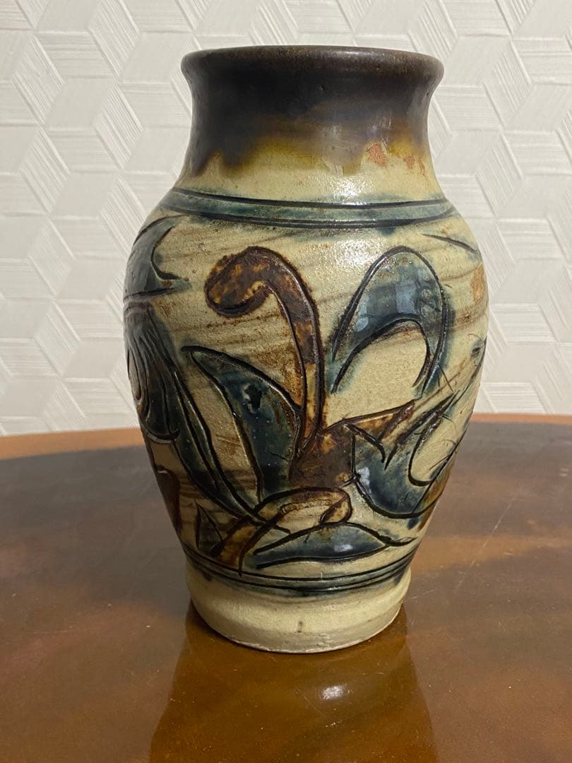 金城次郎 壺屋焼 海老魚唐草文花瓶　 壷　花生　沖縄　人間国宝