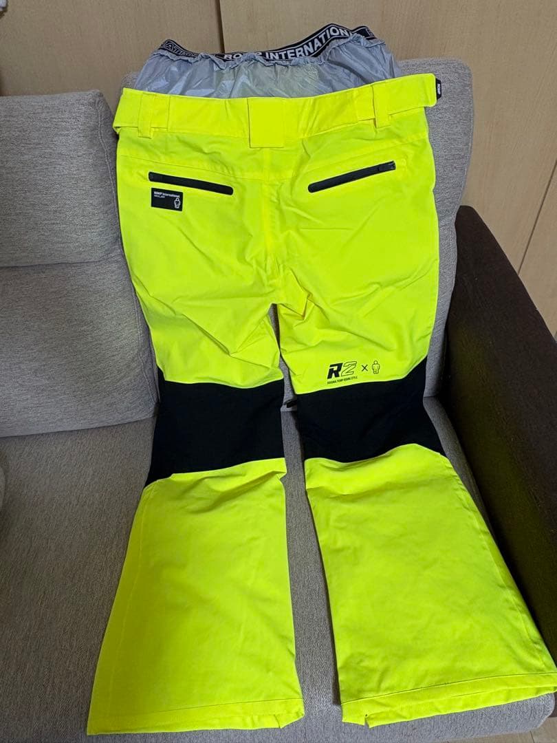 ROMP スノーボードウェア 蛍光イエロー