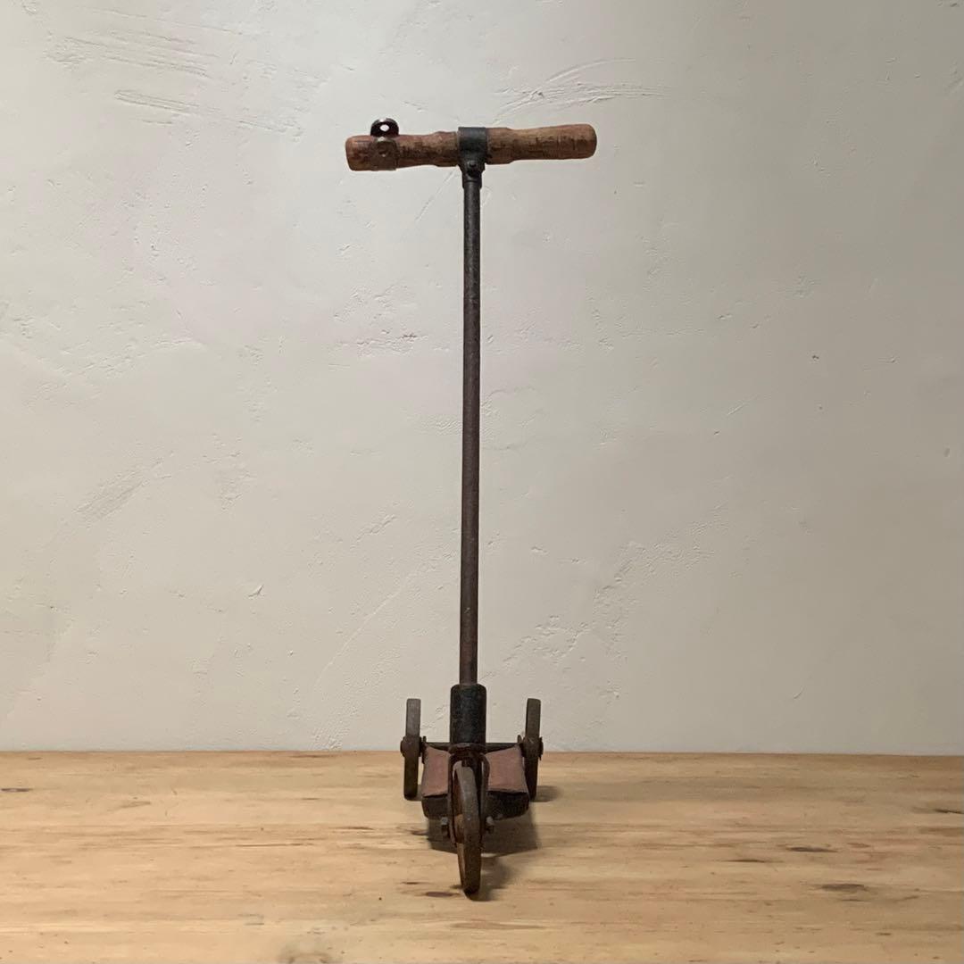 木と鉄できた 古い キックボード アンティーク 古道具 昭和レトロ オブジェ