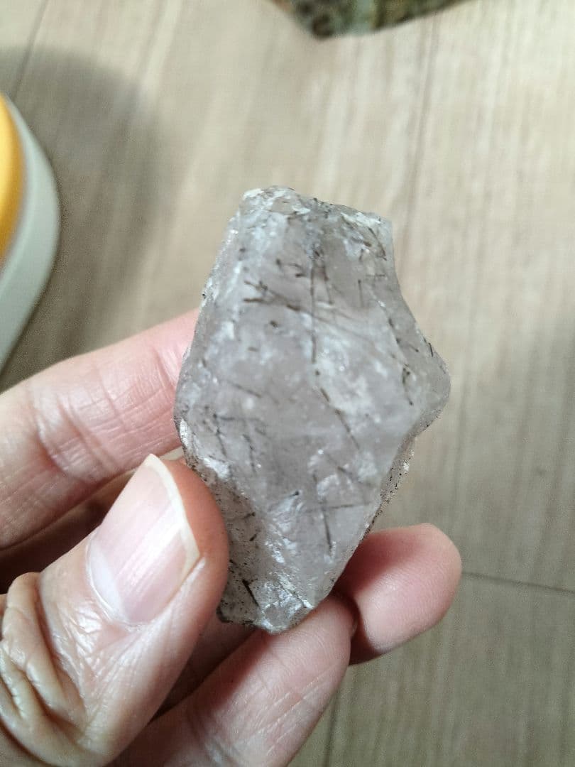 国産鉱物　山梨県　平沢鉱山　天然水晶　　トルマリン入り水晶　31ｇ 番号703