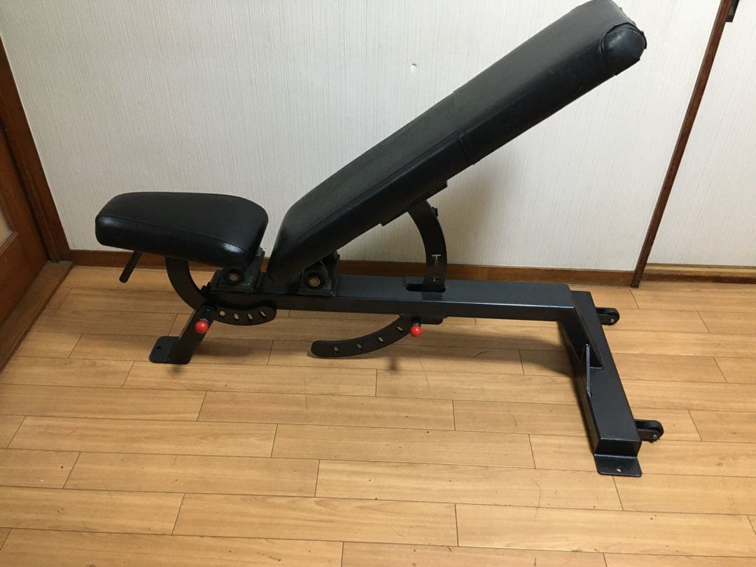 Think Fitness ベンチ　アジャスタブルベンチ　筋トレ