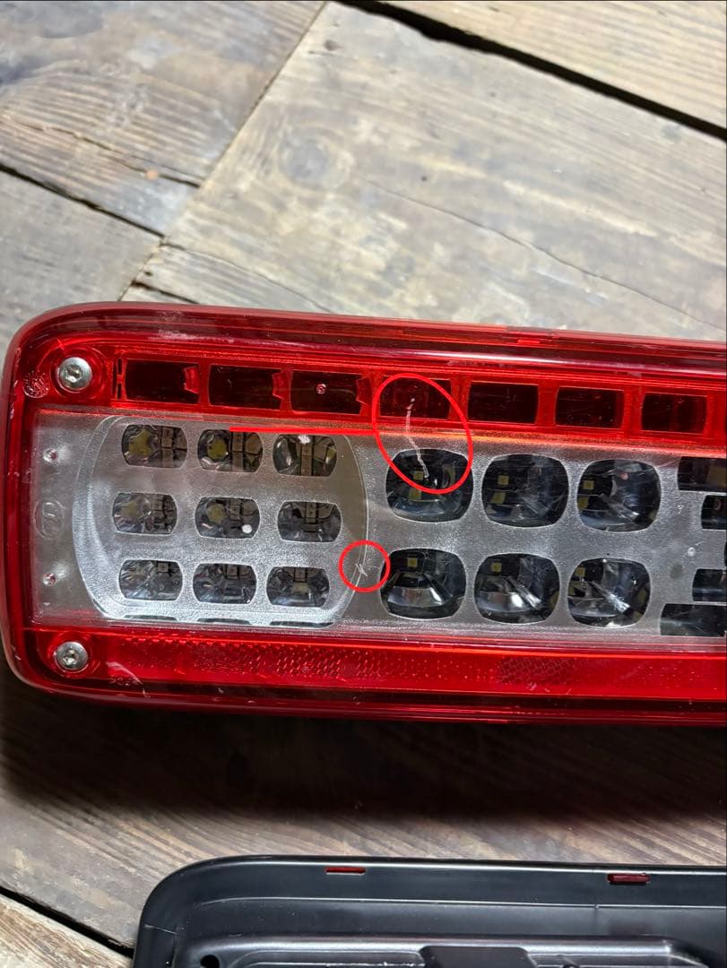 R5年製UD パーフェクトクオン 純正テールランプ