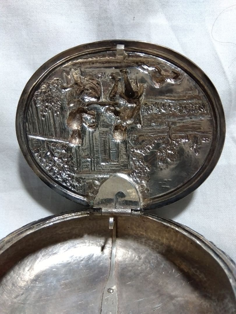 ♪小箱　ボンボニエール？ 銀製？ 犬の刻印 ？