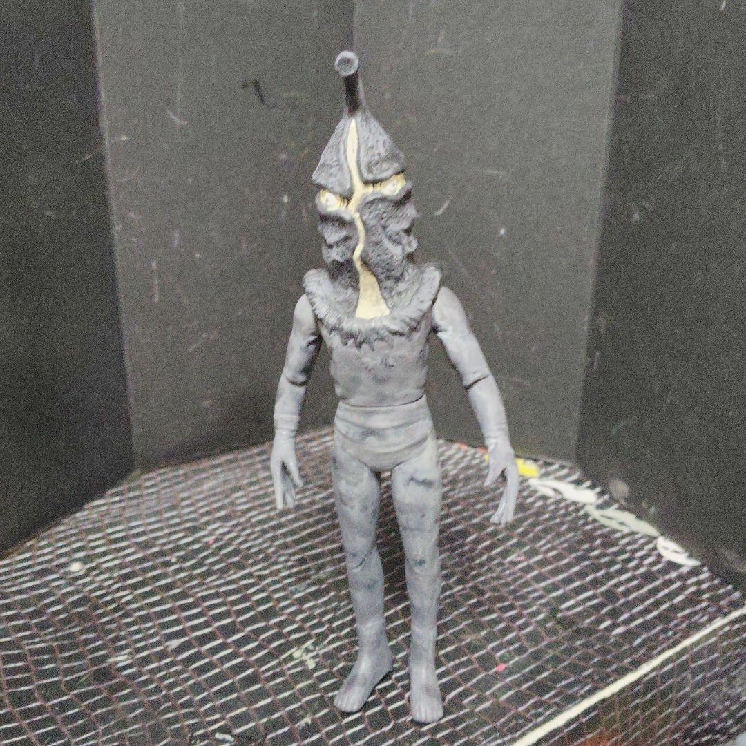 ウルトラQ怪獣旧型絶版ソフビモノクロverゴメス.ナメゴン.ケムール人