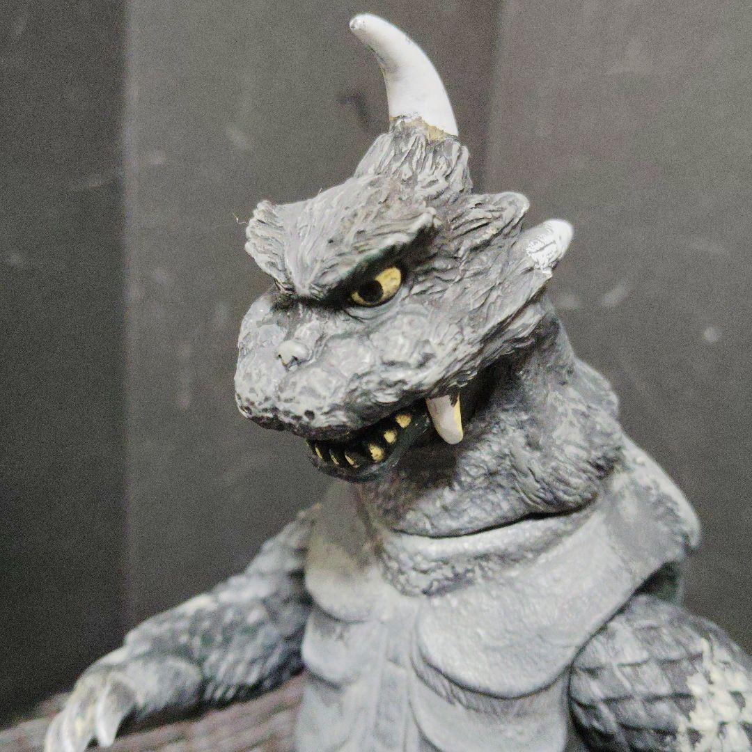 ウルトラQ怪獣旧型絶版ソフビモノクロverゴメス.ナメゴン.ケムール人