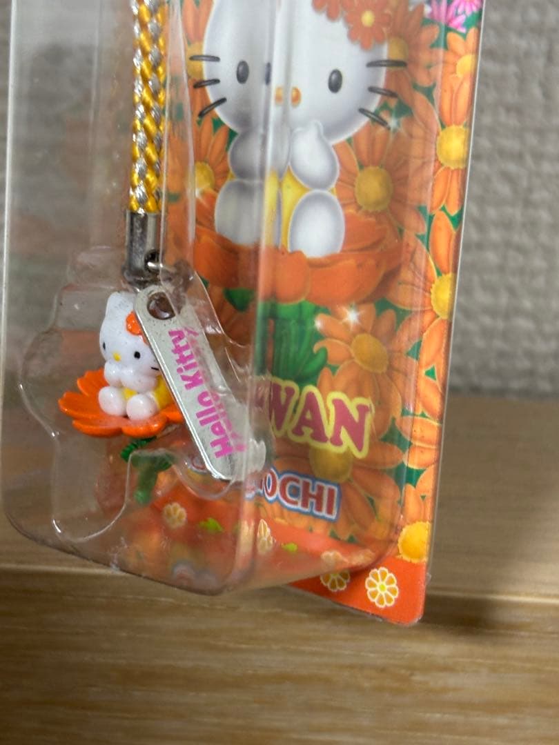 激レア　台湾　ご当地キティ　ストラップ　根付け　地域限定　花祭り