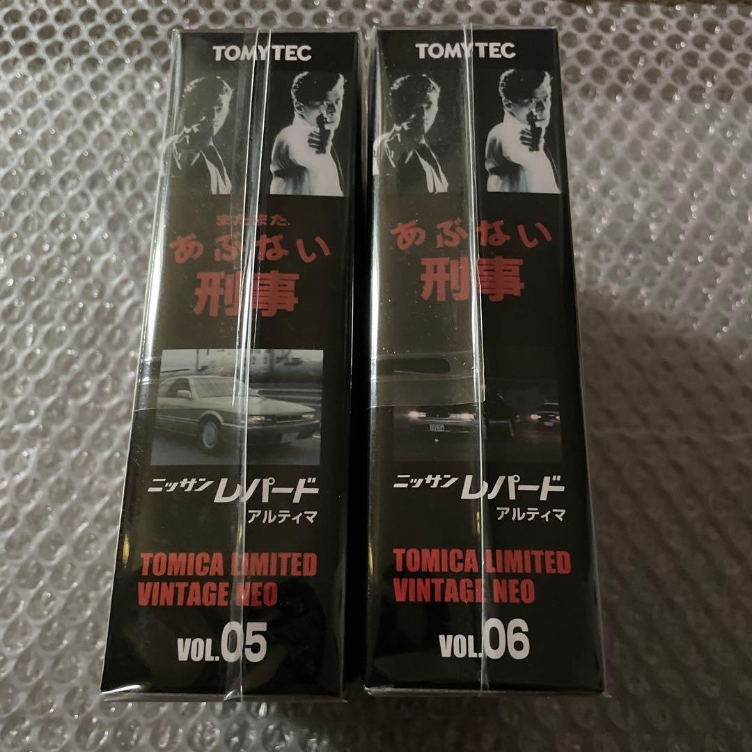 あぶない刑事　日産レパード　TOMYTEC