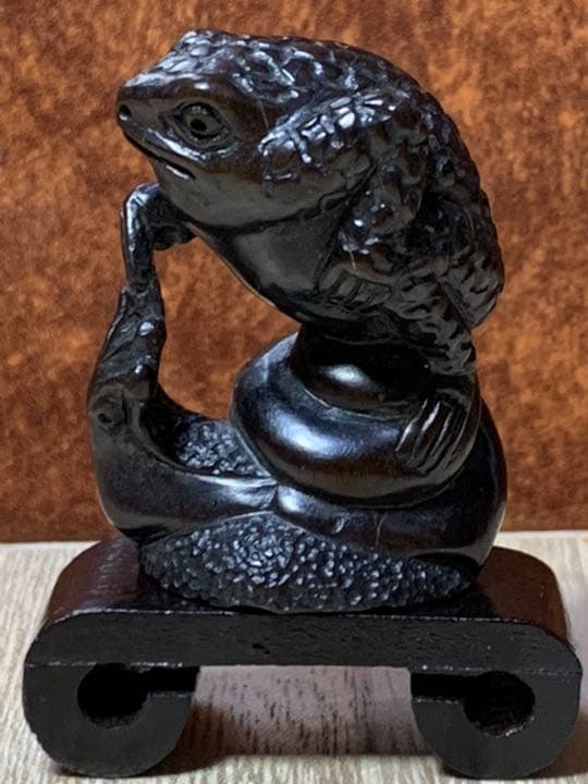 蛙根付  蛙 骨董 銘あり　カエル 置物 縁起物  レトロ アンティーク