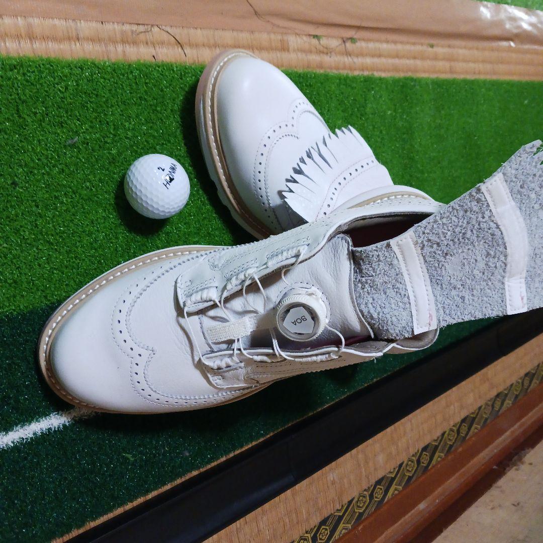 ゴルフシューズ新品未使用です、サイズ違いで購入しました、箱はありません。