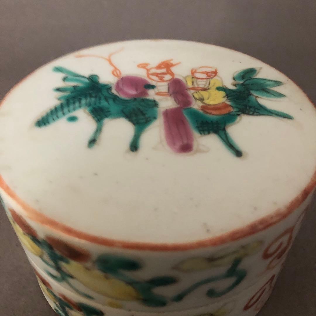 中国骨董　粉彩人物図柄　蓋物