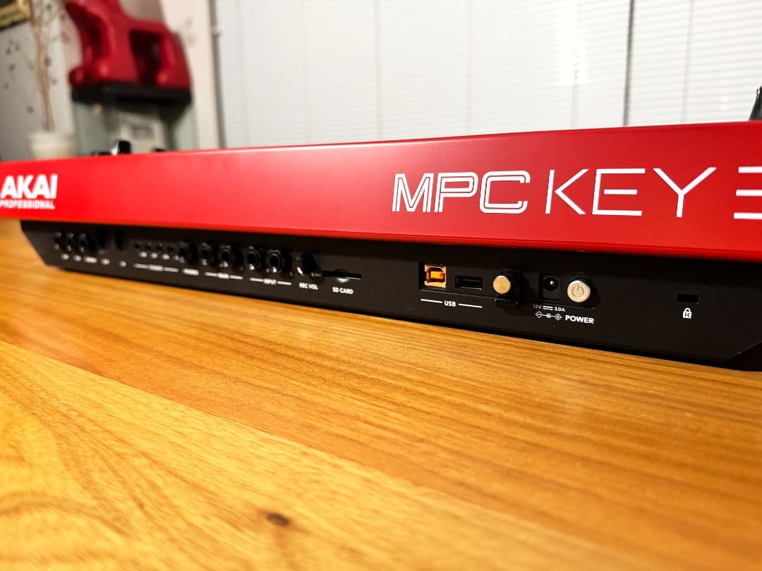 AKAI MPC KEY 37 MIDIキーボード