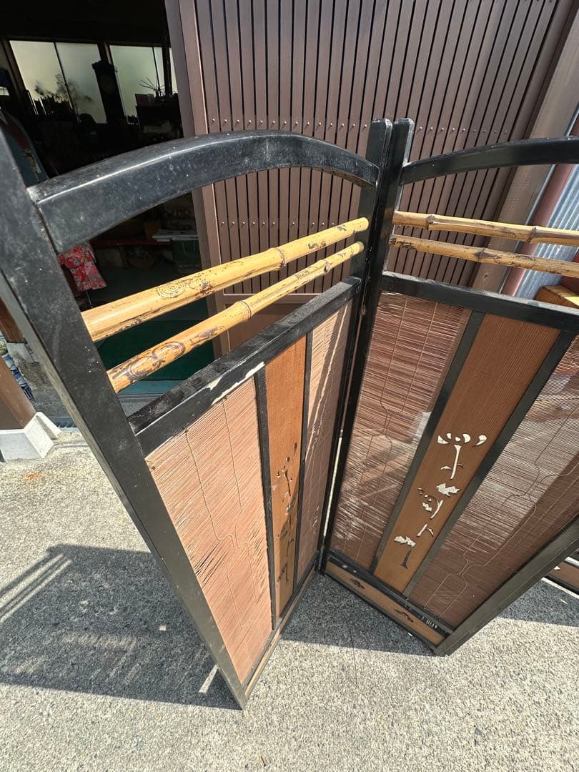 古いオシャレな衝立です。4つ折り 高さ120㌢　4枚幅160㌢（40㌢/1枚）