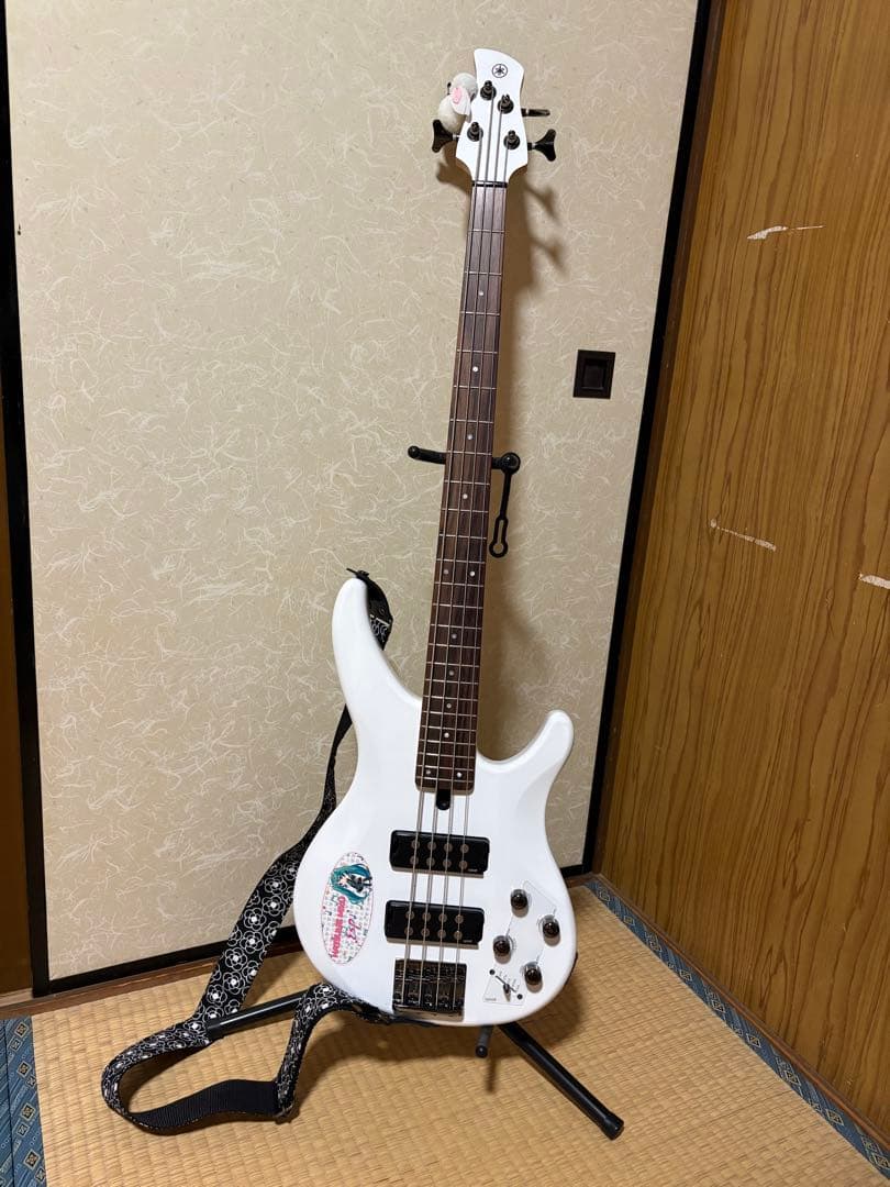 美品、おまけあり　ヤマハ　エレキベース　TRBX304 WH ホワイト