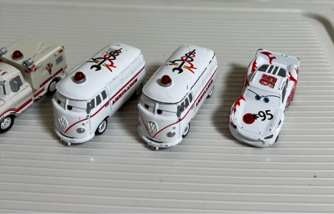 カーズ、ミニカー（トミカ）救急メーター、救急車フィルモア、シュウトドロキペイント