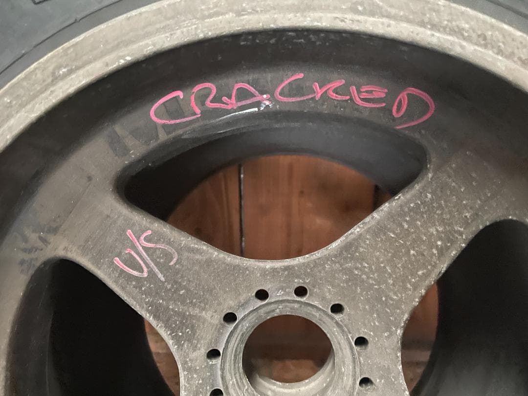 Ｆ１マシンのタイヤ＋ホイール　本物　アイルトン・セナ？　当時物