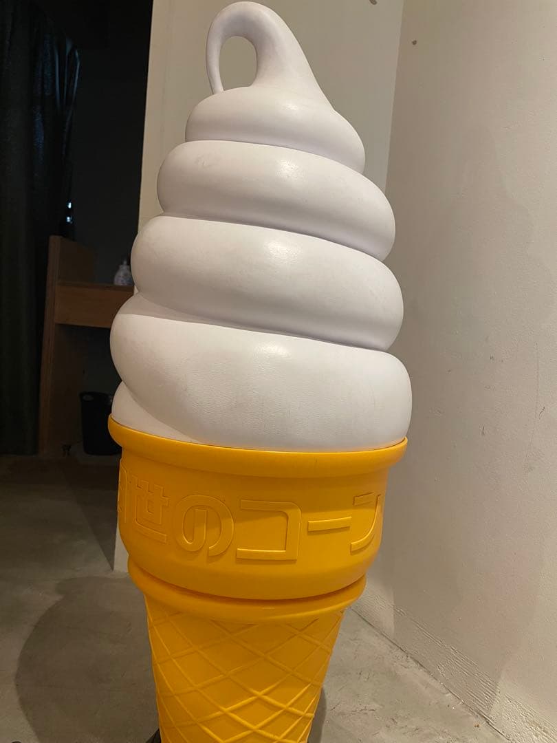 ソフトクリームライト 日世のコーン １メートル高さ