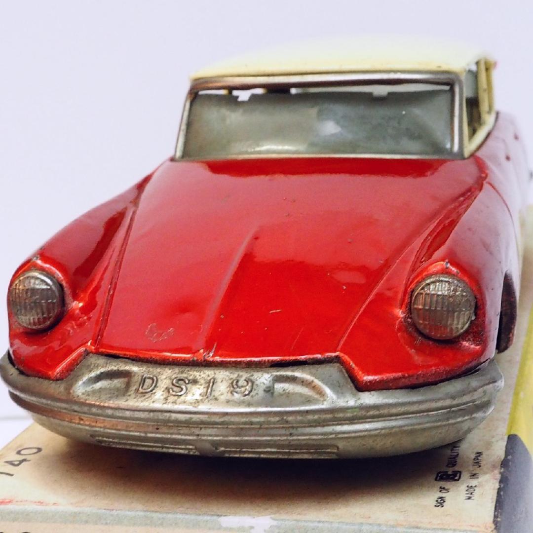 萬代屋【シトロエンDS19赤レッド】ブリキ tin toy car【箱はコピー】