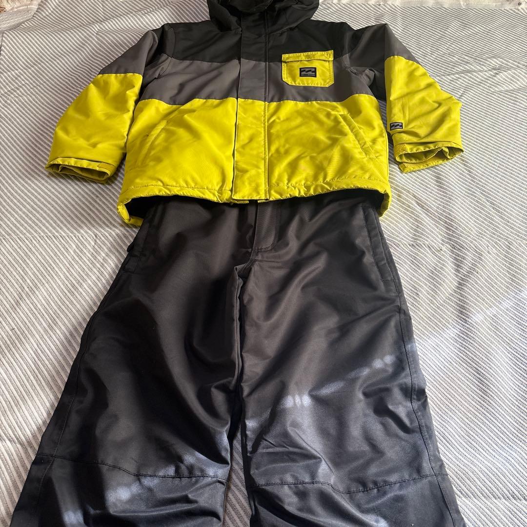【送料無料】【美品】【上下セット】ビラボンスノーボードウェア　140 ㌢　スキー