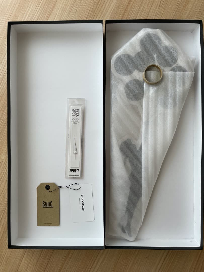 Wall Clock Flying Balloon カリモク BANKSY