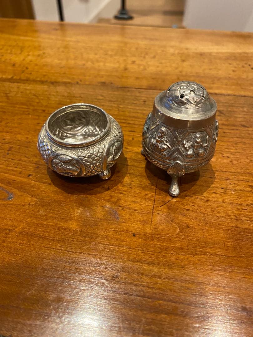 インドのシルバーコンディメント（塩、ペッパー容器）　アンティーク