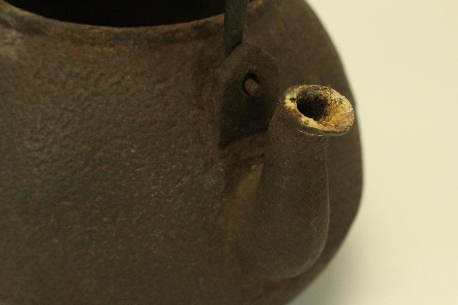 金寿堂 雨宮宗 造 銀摘 持ち手 銀象嵌 萬歳 鳳凰紋 鉄瓶(LC913)