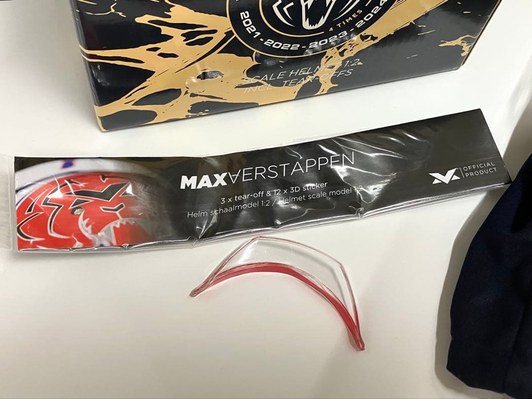 1/2 ヘルメット 2024 M.フェルスタッペン Wチャンピオン4連覇仕様