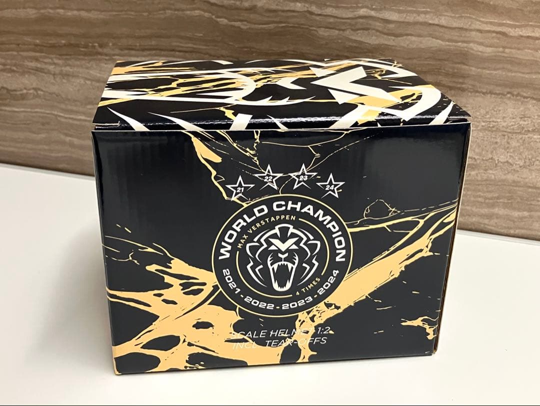 1/2 ヘルメット 2024 M.フェルスタッペン Wチャンピオン4連覇仕様