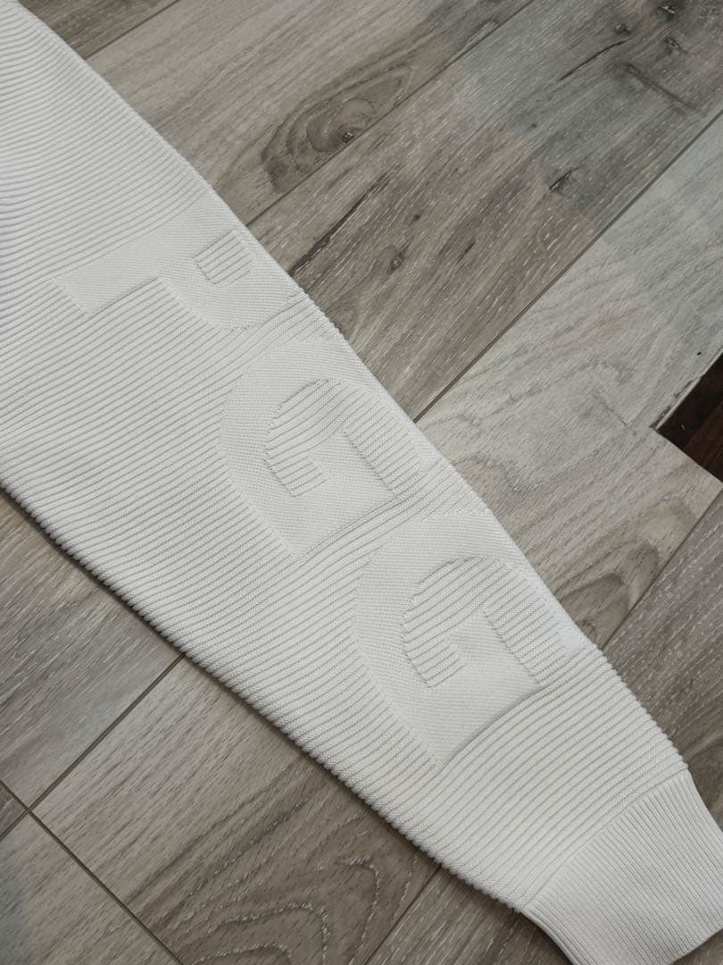 PGGパーリーゲイツ凹凸ロゴいりセーター