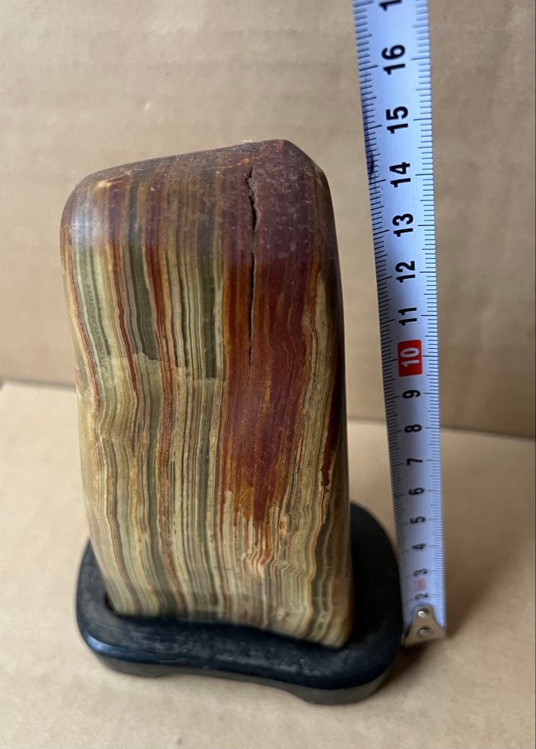 多色ストーンの自然石彫刻