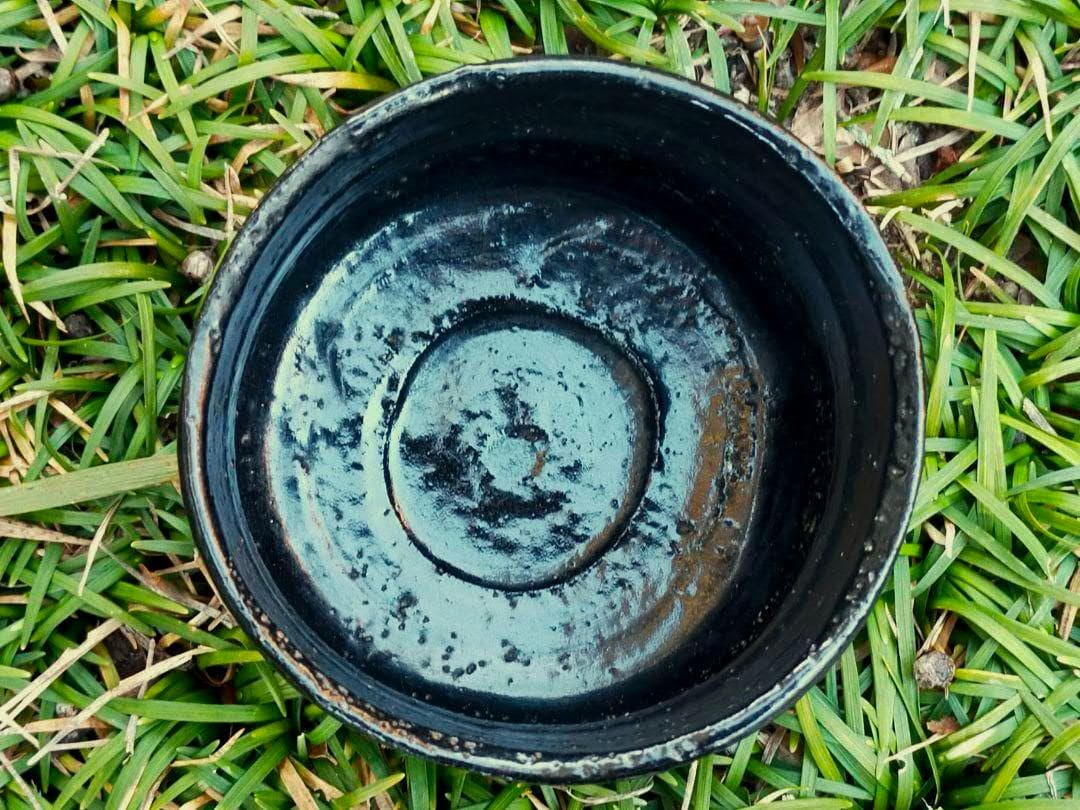 ♥美濃焼　織部黒　茶碗　桐箱　仕覆付き　引出黒　瀬戸黒　骨董品