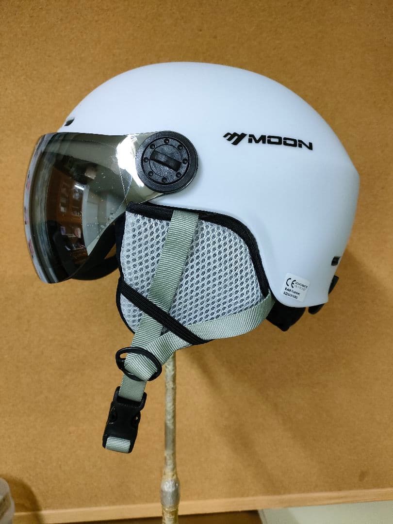 スキー用ヘルメット　大人用　Lサイズ　58cm〜61cm